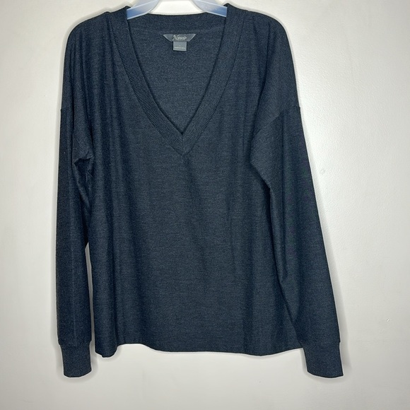 Natural Reflections | Gray V-Neck Long Sleeve Sweater | Size Large Low V Shirt - Picture 6 of 6